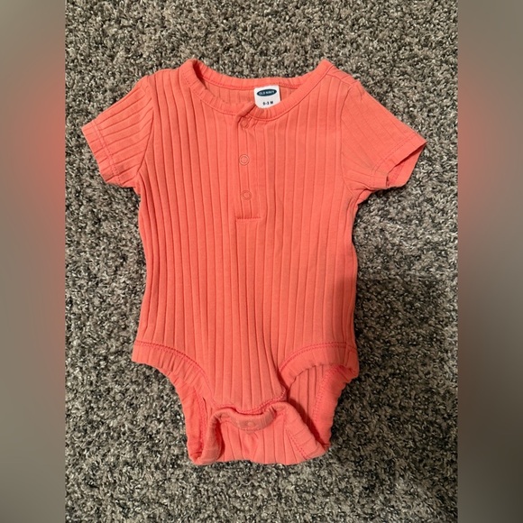 Old Navy Baby Girl Bright Coral Ribbed Bodysuit Size 3 Months - Picture 1 of 3